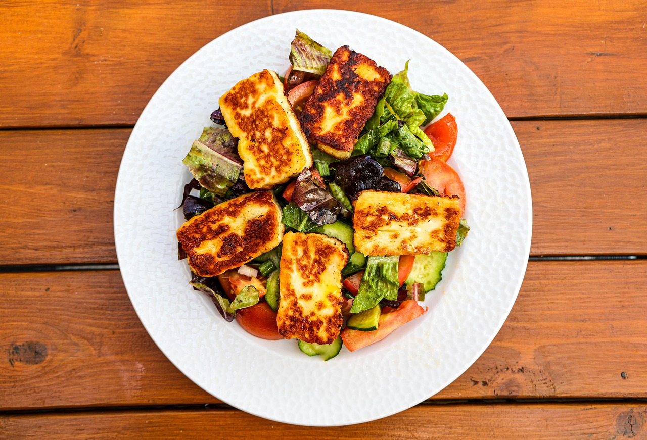 Barbecued grilled halloumi