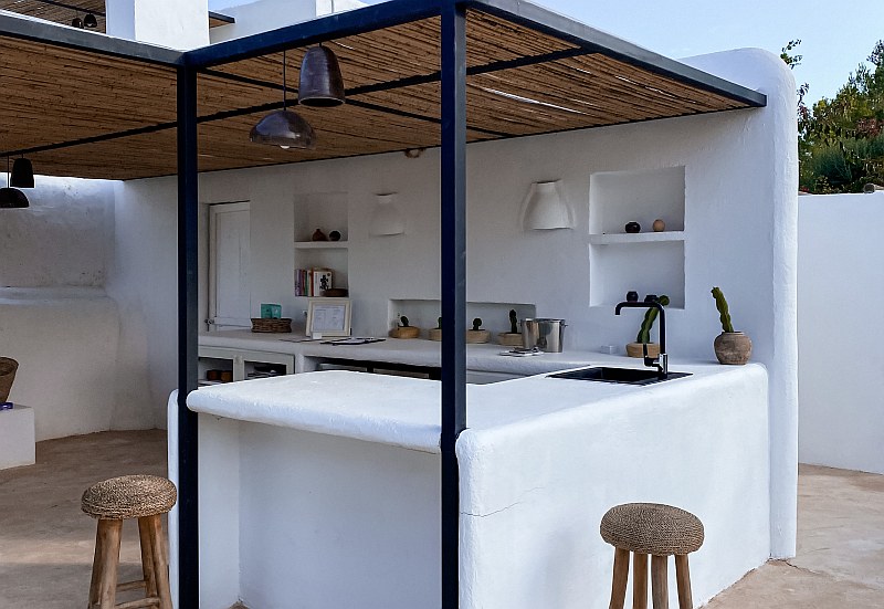 Outdoor kitchen layout