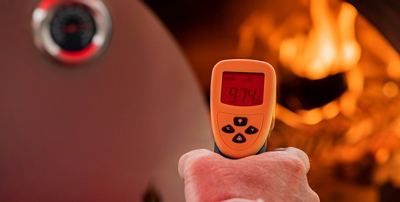 Infrared thermometer pizza oven